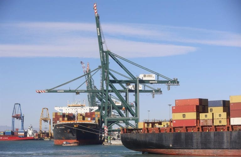 El guardia civil detenido por su relación con el narcotráfico escondía 90.000 euros en un techo de su casa en Cullera