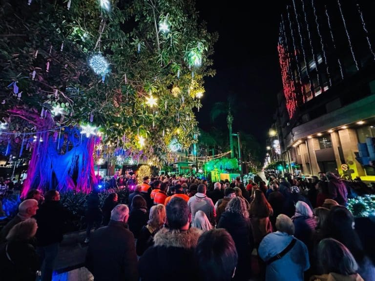 Torrent inaugura el Árbol del Voluntariado como agradecimiento y símbolo de solidaridad tras la dana