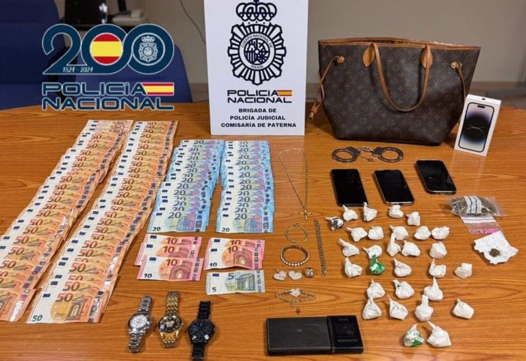 Desmantelan tres puntos de venta de droga en Paterna y Manises y detienen a siete personas