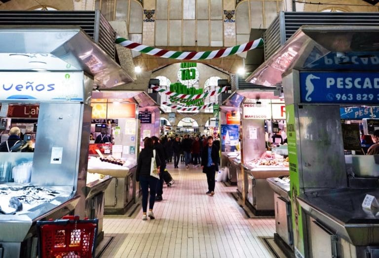 El Mercado Central amplía sus horarios para facilitar las compras a sus clientes en Navidad