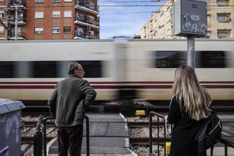 Transportes licita estudios de viabilidad para instalar apeaderos de Cercanías en Almussafes y Elche