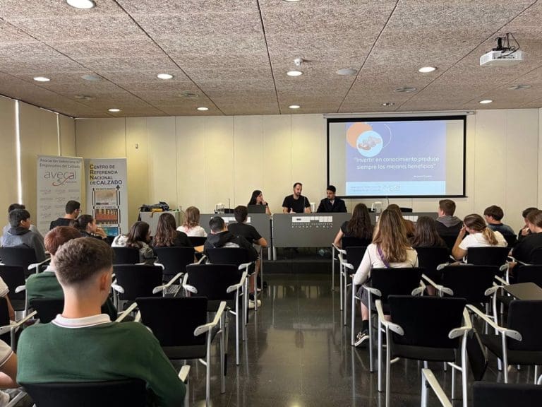 La Generalitat forma a más de 38.000 empleados públicos con el Plan de Formación del IVAP