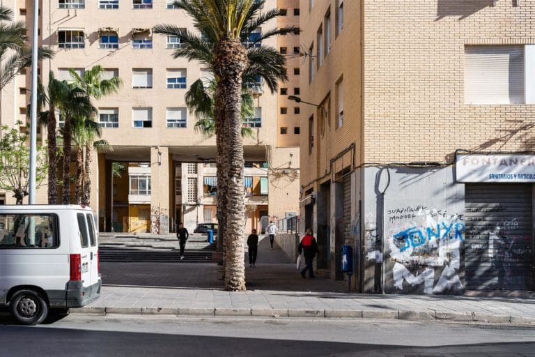 La Generalitat aumenta hasta 7,4 millones las ayudas para que los ayuntamientos compren y mejoren viviendas públicas