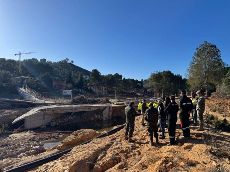 Chiva abrirá de urgencia un paso para el acceso de autobuses escolares a las urbanizaciones