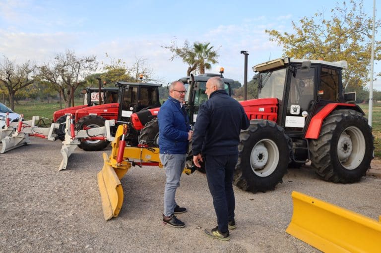 La Diputació de València habilita los tractores de limpieza de playas para actuar en caso de emergencia por nieve