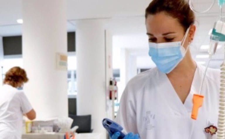 El Colegio de Enfermería de Valencia avisa que la ‘inminente’ jubilación de 945 profesionales ‘amenaza’ la sanidad