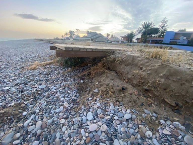 Vecinos reclaman medidas porque las playas de Almardà, Corinto y Malvarrosa ‘no aguantarán un temporal más’