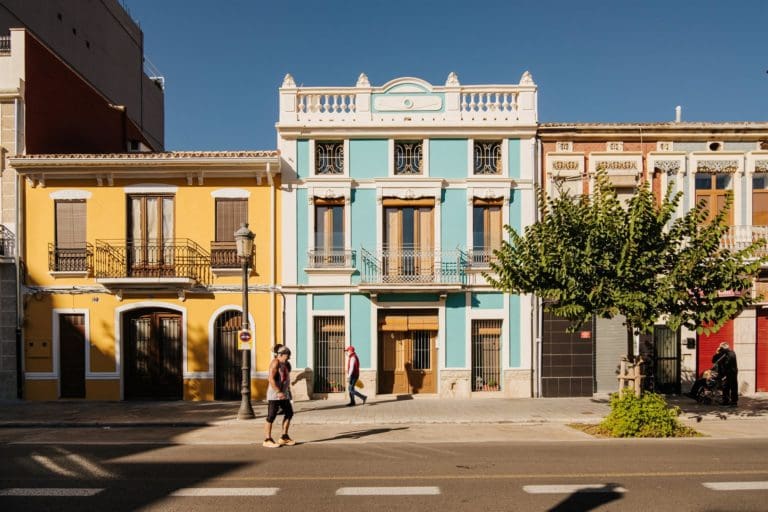 Aprobada por unanimidad la paralización de licencias de pisos turísticos y usos hoteleros en el Cabanyal