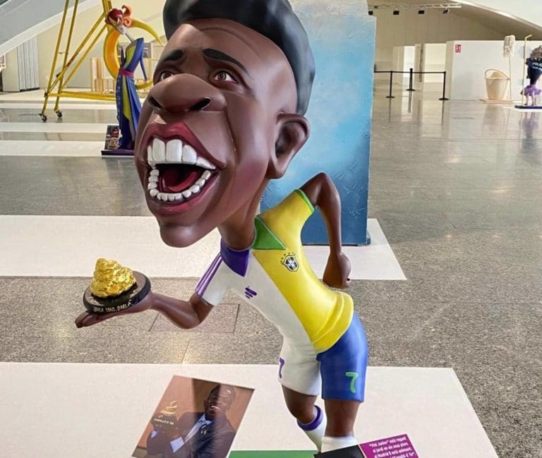 Un artista fallero denuncia amenazas de muerte e insultos por un ninot de Vinicius con el ‘Cagalló d’Or’