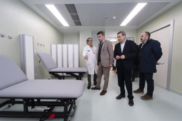 PSPV y Compromís denuncian que las listas de espera ‘se disparan’ y acusan a Mazón de ocultarlas