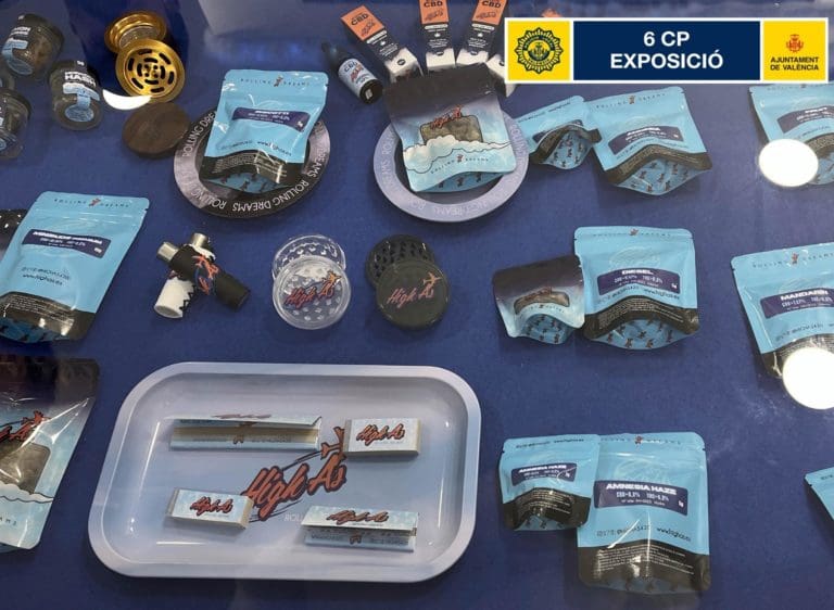 Decomisan 186 productos en una tienda de CBD de Benimaclet