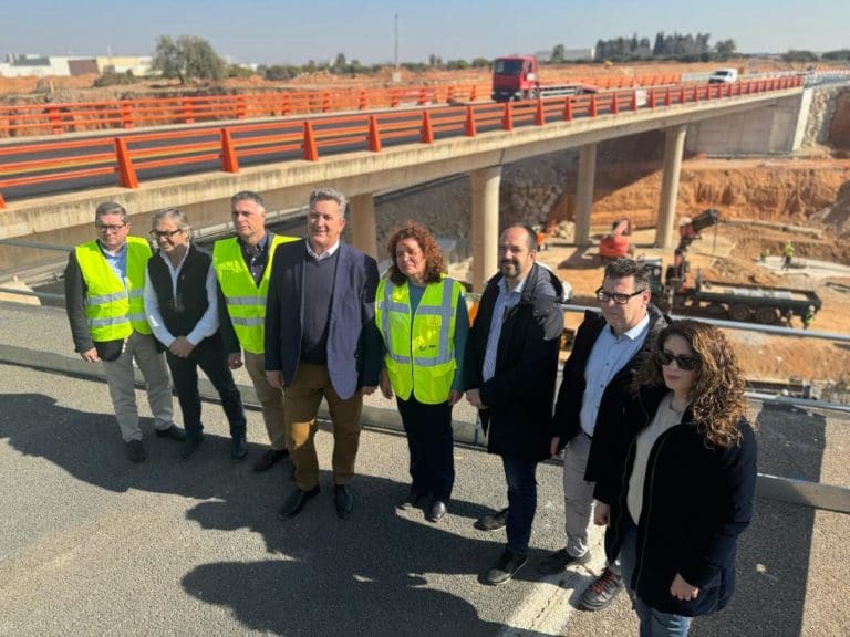 Reabre al tráfico uno de los puentes de la CV-36 sobre el barranco del Poyo colapsado por la riada