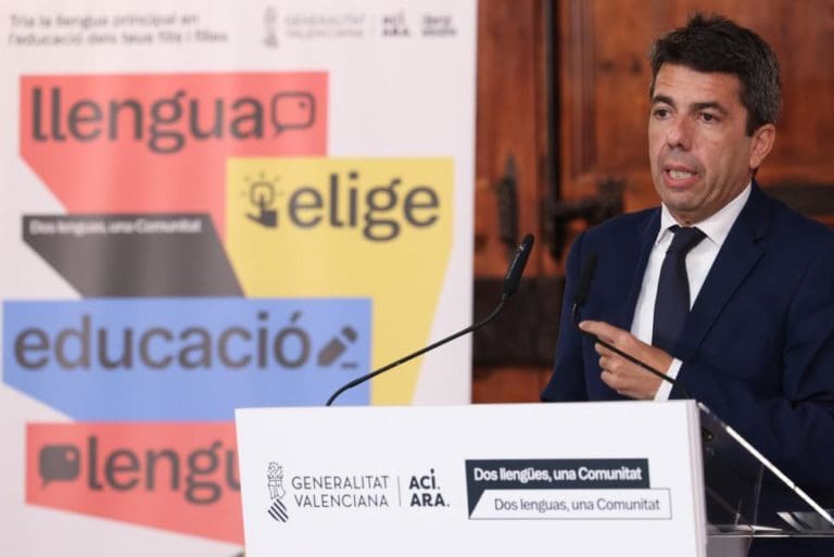 Mazón: ‘Garantizamos a 570.000 familias la libertad de elegir la lengua base en la educación de sus hijos’