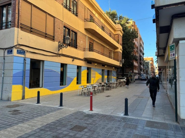 València refuerza la condición de calles peatonales de diez vías urbanas del Cabanyal-Canyamelar