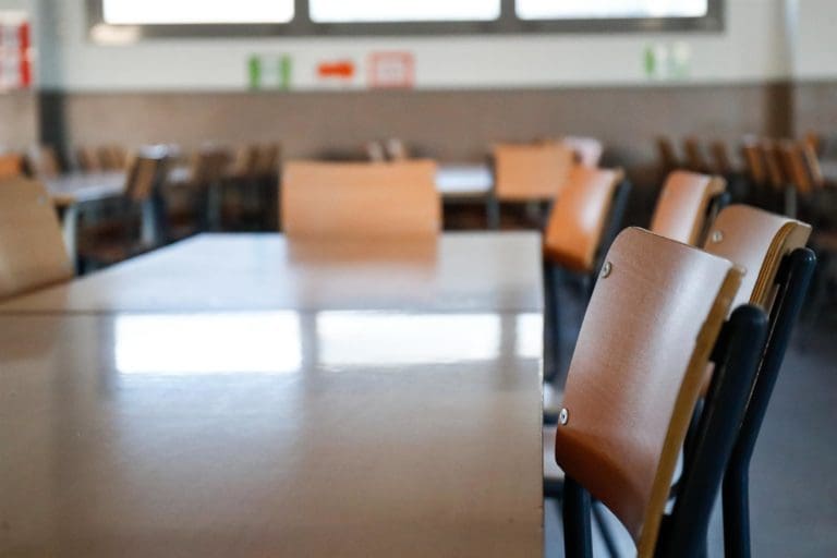 Direcciones de colegios reclaman al Ayuntamiento de València solución a la falta de conserjes: ‘Están poniendo parches’