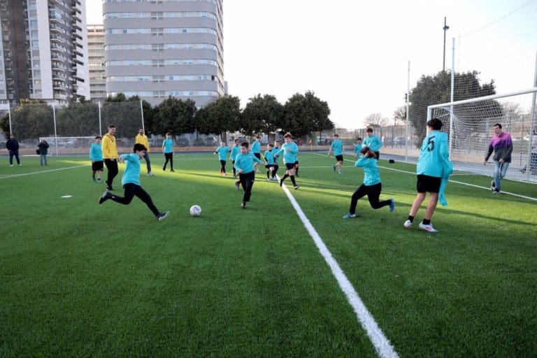 La Torre estrena su nuevo campo de fútbol tras los daños ocasionados por la Dana en el anterior