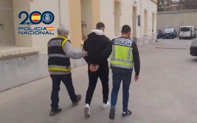 Libertad con medidas cautelares para los dos detenidos por la agresión a aficionados del Villarreal