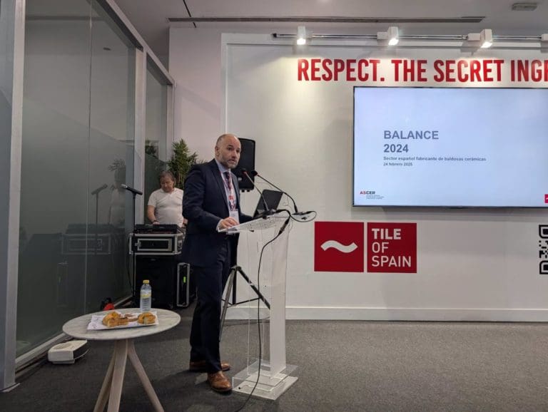 La sector cerámico se ‘estabiliza’ en 2024 con una facturación de 4.819 millones y un repunte del 1,3% en su producción