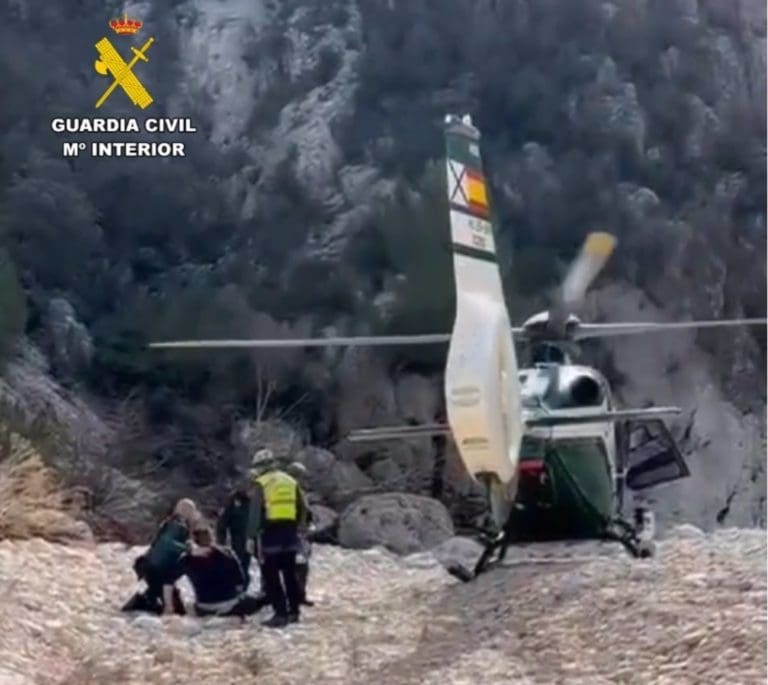 Localizan con una pierna rota al hombre de Requena desaparecido cuando hacía senderismo