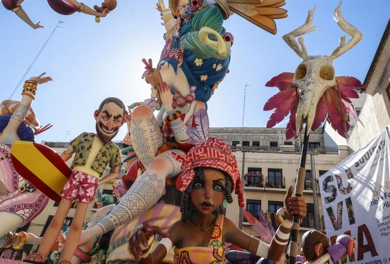 El pleno de València acuerda iniciativas para impulsar la sostenibilidad y la convivencia en las Fallas