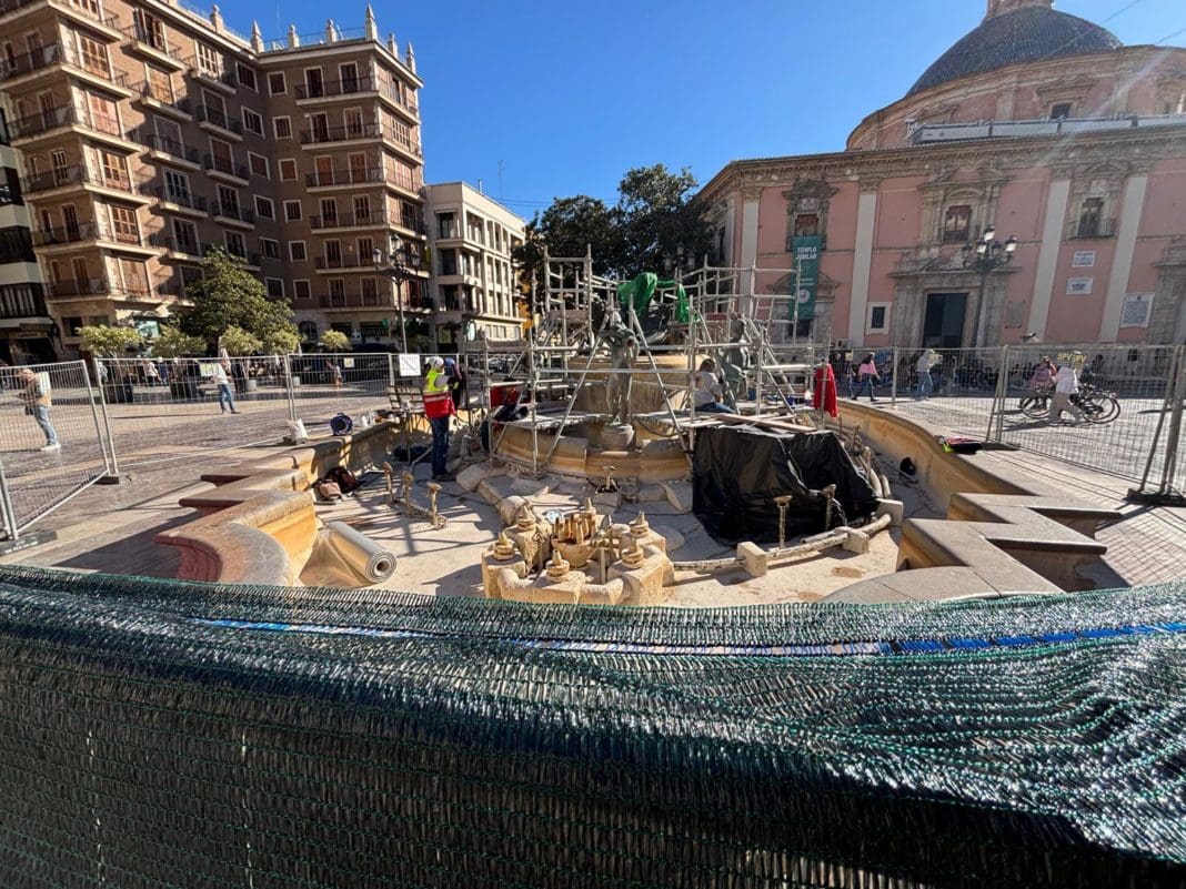 Restauración de la fuente de la plaza de la Mare de Déu dels Desamparats
