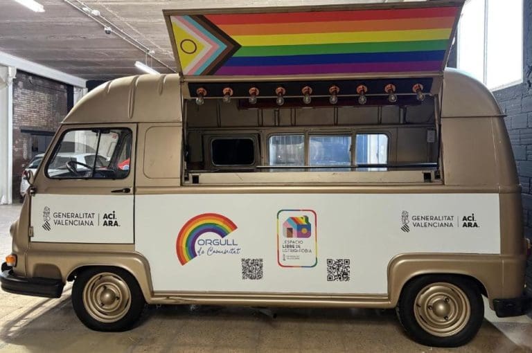 La Generalitat pone en marcha la oficina itinerante ‘Orgull de Comunitat’ para informar y sensibilizar sobre inclusión y diversidad