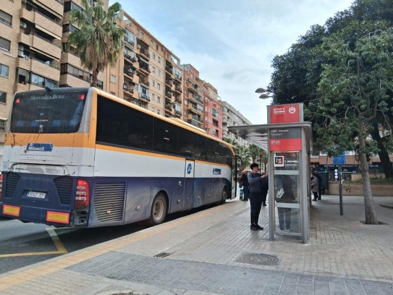 Metrovalencia traslada los autobuses sustitutorios de Picassent y de la Ribera a la estación de Safranar a partir del 1 de abril