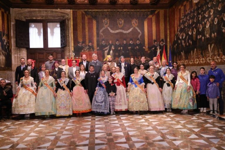 Mazón ensalza los Centros Valencianos en el Exterior por ‘contribuir a la promoción de la cultura valenciana’