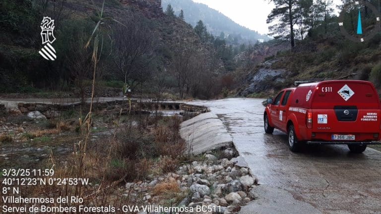 Las lluvias dejan cinco carreteras afectadas en las comarcas de Los Serranos, Camp del Túria y la Foia de Bunyol