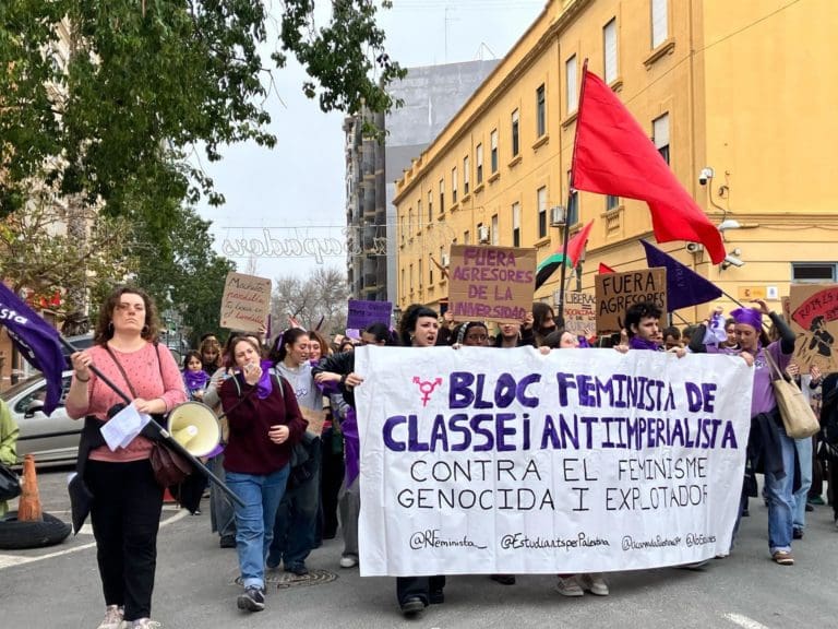 Manifestación en Valencia de Assemblea Feminista para ‘cambiar el paradigma de género, racismo y clase’