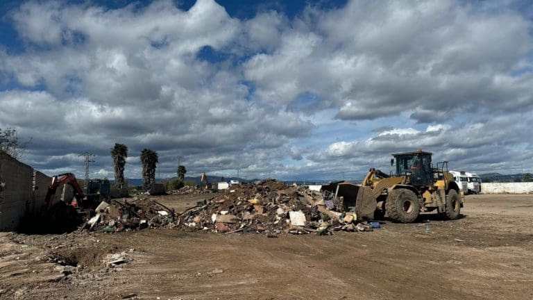 La Generalitat clausura los puntos de acopio local de Algemesí tras retirar 59.000 toneladas de residuos de la Dana