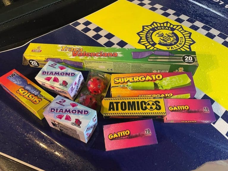 Denunciadas cinco personas por disparar pirotecnia prohibida en València, tras avisar la alcaldesa a la Policía