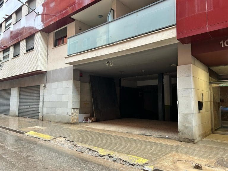 Finaliza el trabajo de emergencia en 185 garajes de Catarroja tras la Dana