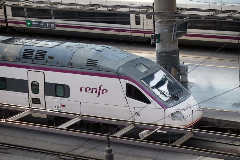 Renfe programa más de 11.500 servicios por carretera desde el 24 de marzo por las obras en la línea Xàtiva-Alcoi