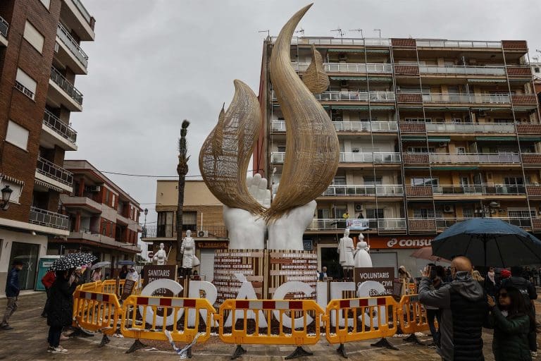 La falla solidaria SOM arderá este sábado en Paiporta en homenaje a los pueblos afectados por la Dana