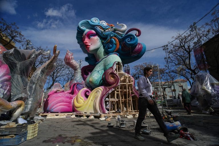 Gremio de Artistas Falleros plantea a las comisiones un manual de contratación para ‘erradicar el intrusismo’