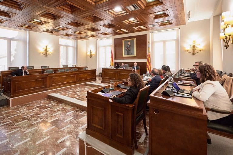 PP abandona el pleno de Gandia tras decir un edil del PSPV que llevan ‘los muertos de la dana en la frente’