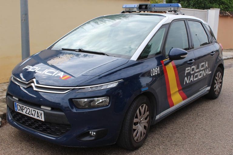 La Policía Nacional salva la vida de un hombre al evitar que se desangre en Xàtiva