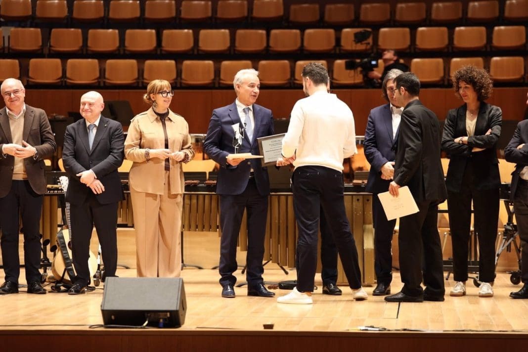 30/03/2025 La Unió Musical Santa Cecília de Guadassuar gana el 48º Certamen de Bandas de la Diputació de València. La primera jornada del 48º Certamen de Bandas de la Diputación de Valencia se ha cerrado la noche de este sábado con el triunfo de la Societat Unió Musical Santa Cecília de Guadassuar en la categoría reina del concurso, para formaciones de hasta 90 músicos. CULTURA DIPUTACIÓN DE VALENCIA