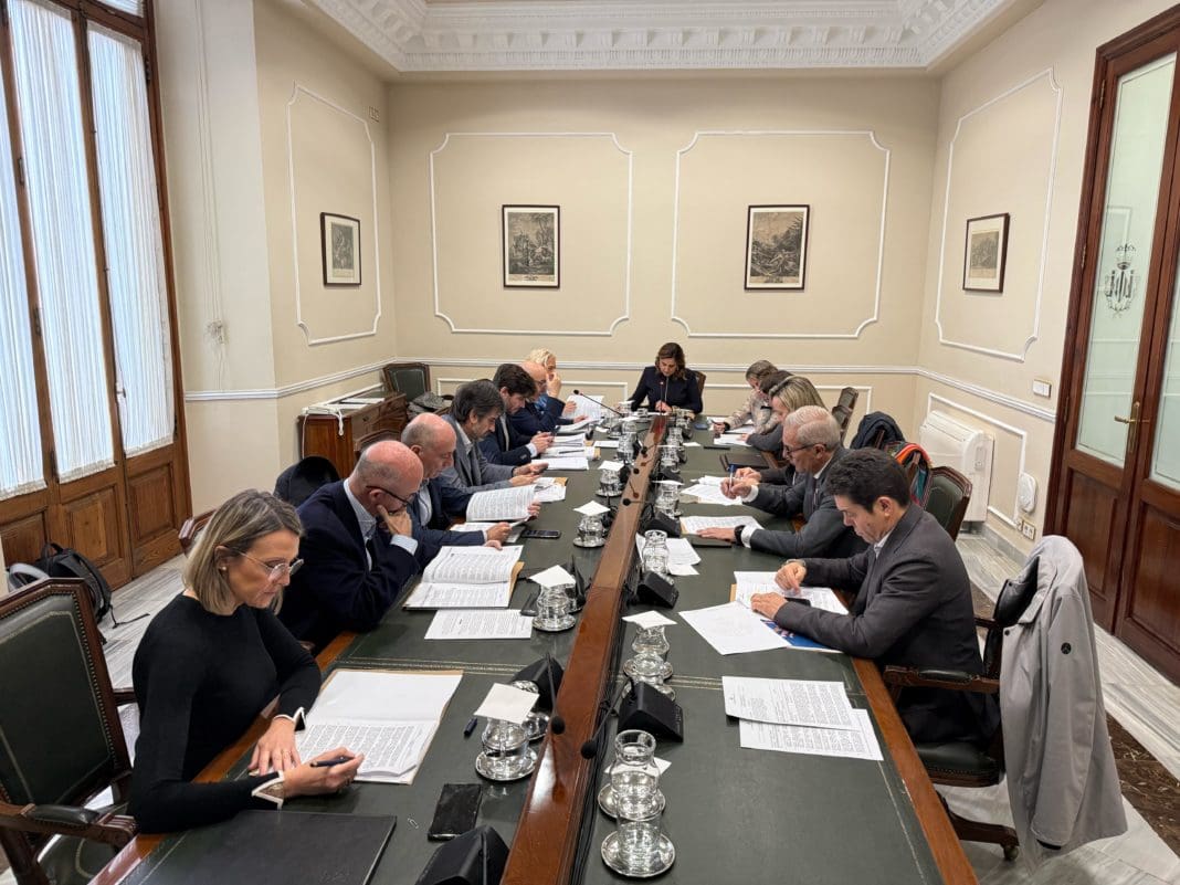 La Junta de Gobierno de este viernes, sin Badenas y con dos regidores de Vox (a la izquierda).