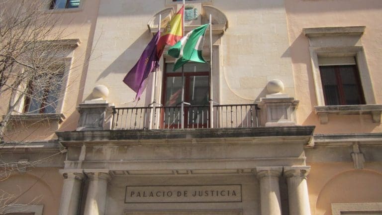 Intenta matar punta de pistola al dueño de un bar en un ajuste de cuentas y es reducido dos veces por la víctima