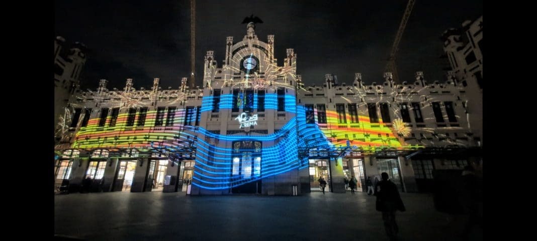 Videomapping Roig Arena en la estación del norte