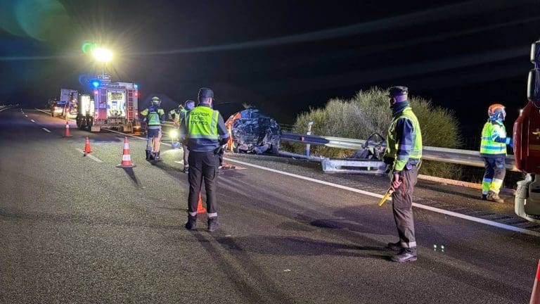 Fallece arrollado por un camión el conductor de un vehículo que paró en la A-23 para ‘hacer sus necesidades’
