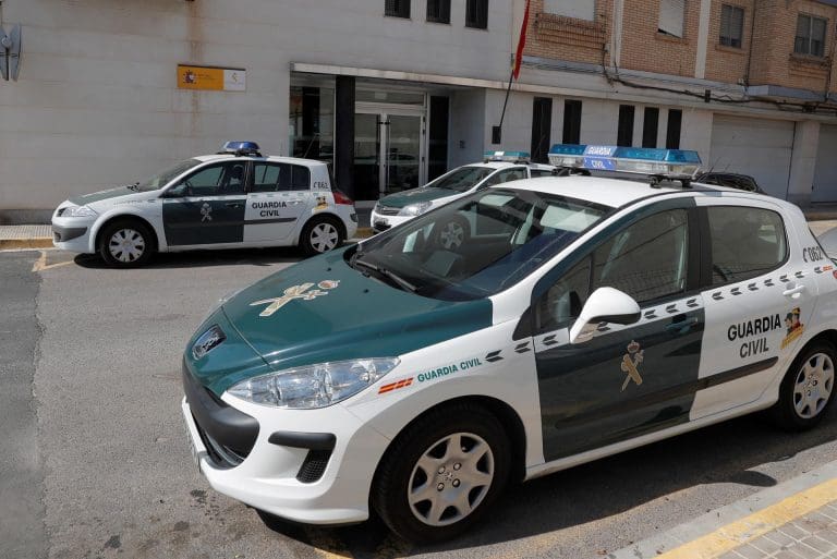 Disparos por la espala en Alfafar. Coches de la Guardia Civil.