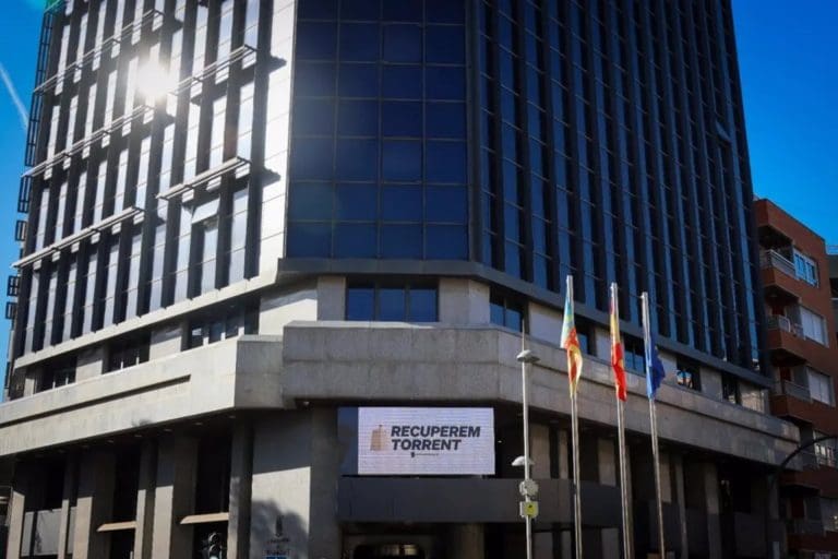 Torrent concede más de 2 millones de euros de ayudas de Fundación Amancio Ortega a 525 personas tras la Dana