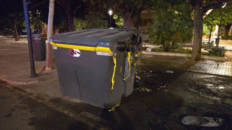 Detenido por quemar cinco contenedores de residuos en València