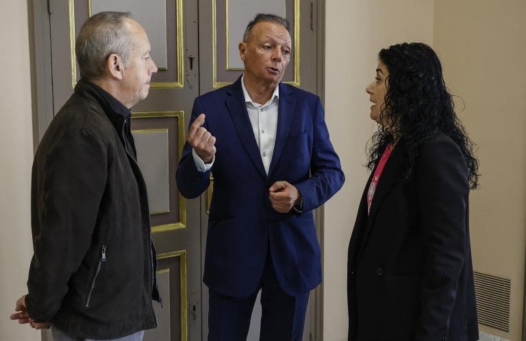 Los sindicatos y la CEV reclaman unidad en Europa para proteger la economía de los aranceles de Trump