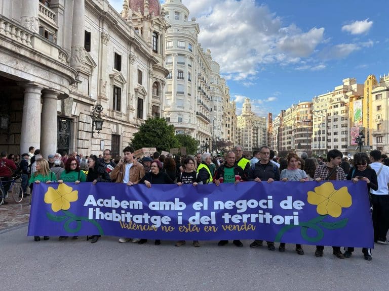 Una manifestación en València exige limitar alquileres y la ‘expansión’ turística: ‘La ciudad, para quien la habita’