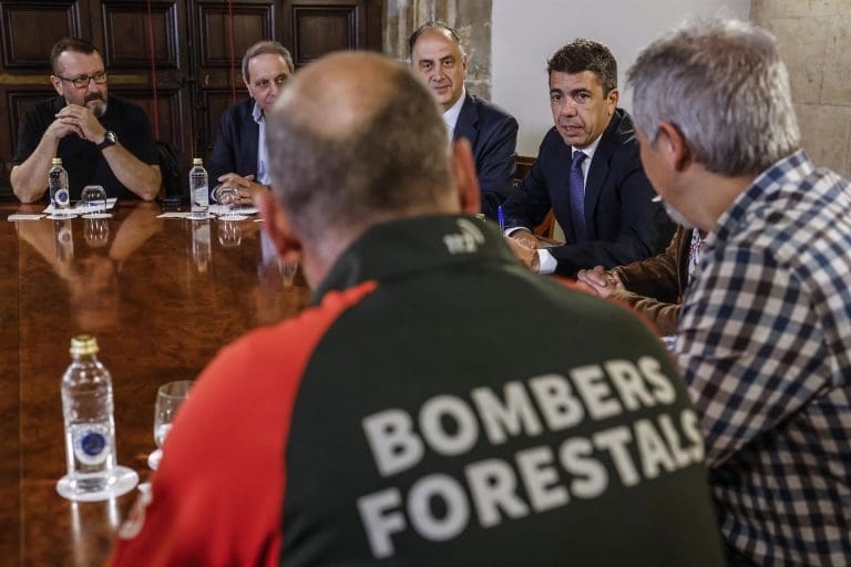 La Generalitat prevé contratar a 257 bomberos forestales para ampliar el servicio a todo el año