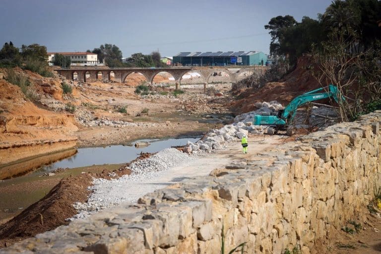 Torrent contratará a personas desempleadas en la reconstrucción tras la Dana